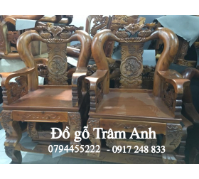 Chất hàng cho khách sỉ tại kho Gỗ Trâm Anh.