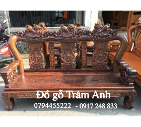 Chất hàng cho khách sỉ tại kho Gỗ Trâm Anh.